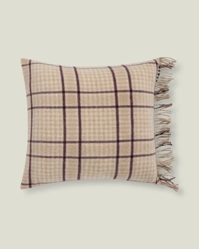 LEXINGTON Karierte Kissenhülle aus recycelter Wolle, beige/fig