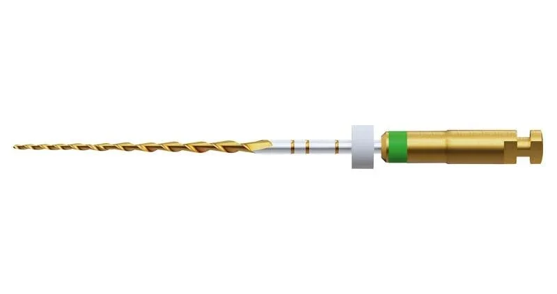 Instrument zur Wurzelkanalaufbereitung aus Nickel-Titan mit goldener Spiralstruktur.