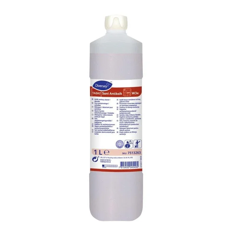 Eine 1-Liter-Flasche TASKI Sani Antikalk, saurer Sanitär-Unterhaltsreiniger und Entkalker von Diversey Deutschland GmbH & Co. OHG, mit weißem Verschluss und Etikett mit Angaben, Anwendungshinweisen und Sicherheitssymbolen.