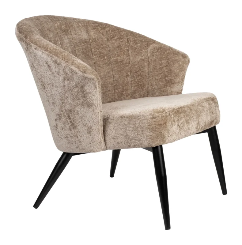 Loungesessel Georgia mit Samtbezug in Taupe, Gesamtansicht von vorne mit schwarzem Metallgestell und gesteppter Rückenlehne.
