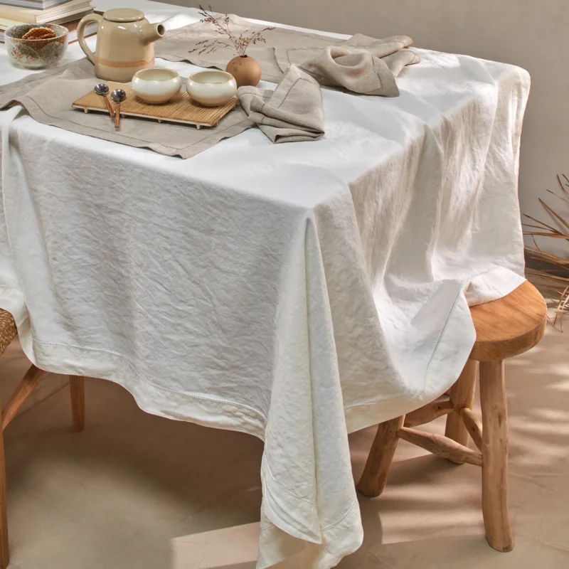 Nappe en lin ajouré sur mesure ivoire