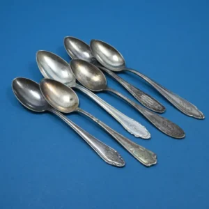 6 antike Teelöffel mit Gravuren, versilberte Löffel im Jugendstil, Mismatched