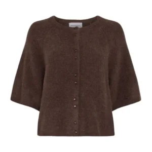 Bondie Hope 2/4 Cardigan von MSCH Copenhagen in Hot Fudge mit kurzen weiten Ärmeln, Rundhalsausschnitt und Knopfleiste.