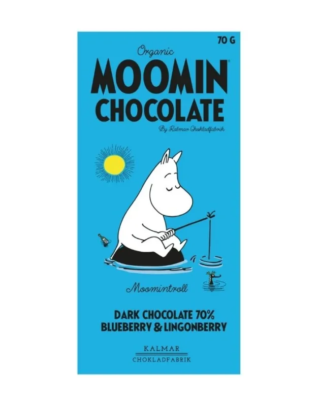 Bio-Schokoladentafel Moomintroll von Kalmar Chokladfabrik aus 70 % dunkler Schokolade mit Preiselbeeren und Blaubeeren in Mumin-Verpackung.