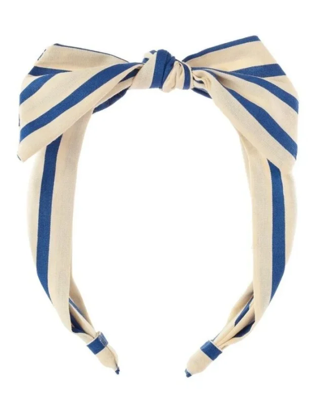 Riviera Stripe Haarband von Rockahula mit blau-naturfarbenem Streifenmuster und handgebundener Schleife.