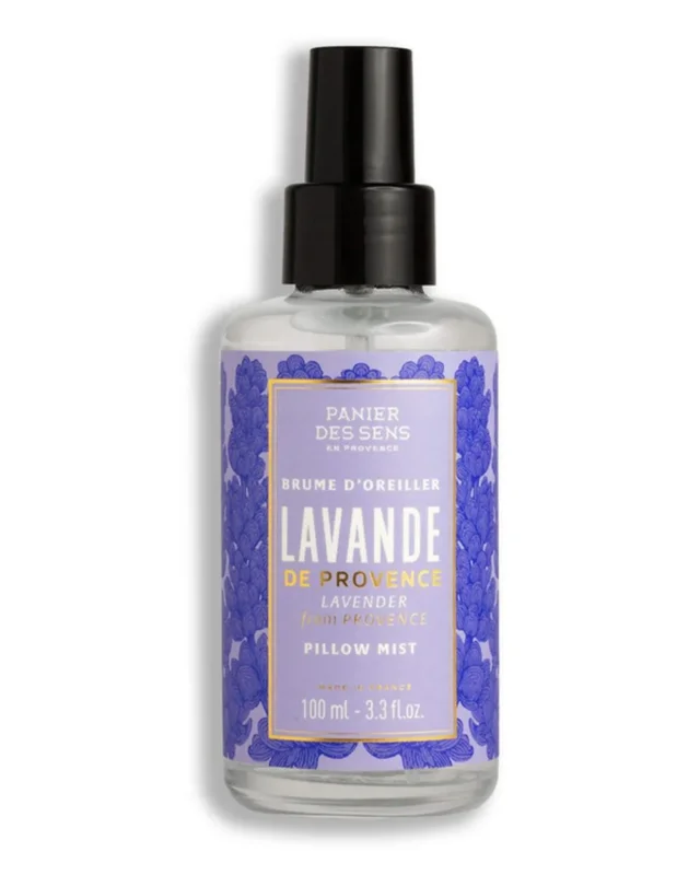 Panier des Sens Kissenspray Lavendel aus der Provence 100ml in dekorativer Sprühflasche mit Lavendelmotiv und französischem Design